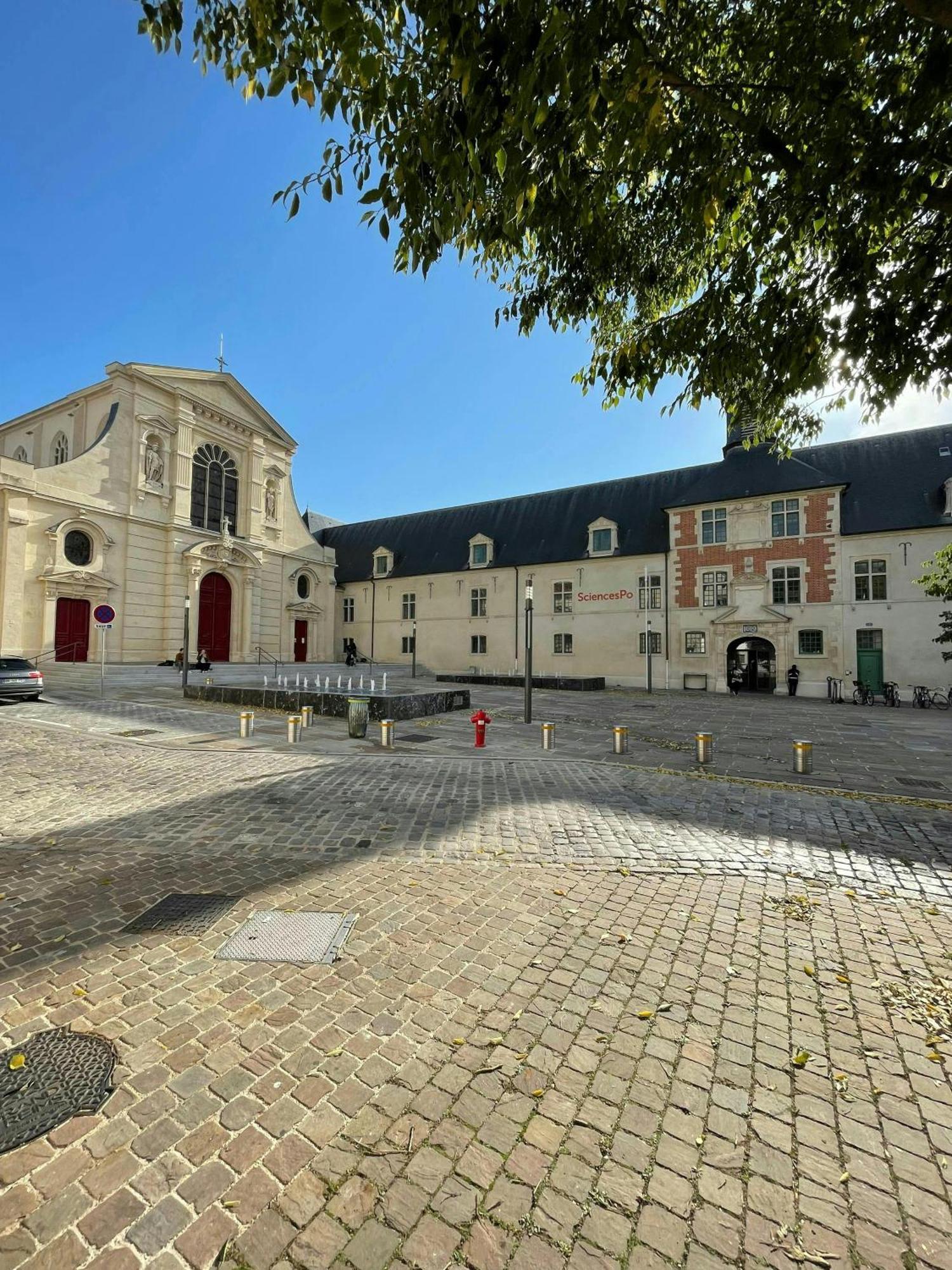 Le Charmant Bailla Reims Luaran gambar